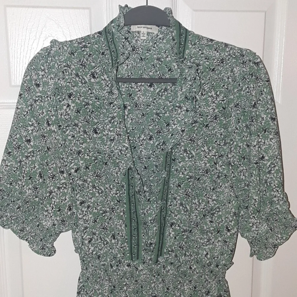 Max Studio Elbow Length Sleeve Print Tiered Maxi Dress ditsy floral Green White - Picture 9 of 17